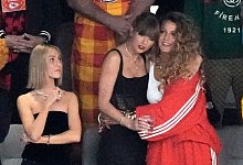 Taylor Swift und Blake Lively - Charlie Riedel/AP/dpa