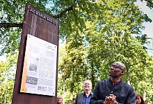 Stele zum Gedenken an Berliner Kolonialgeschichte - Soeren Stache/dpa