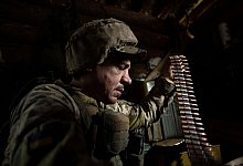 Soldat in Awdijiwka - Evgeniy Maloletka/AP/dpa