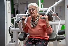 100-J&auml;hrige trainiert im Fitnessstudio - Harald Tittel/dpa