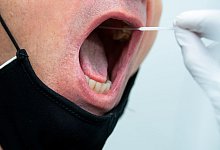 Corona-Test ist notwendig f&uuml;r Reiser&uuml;ckkehrer - Foto: Sven Hoppe/dpa/dpa-tmn