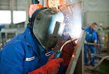 Lehrlinge in der Metallbranche - picture alliance / dpa