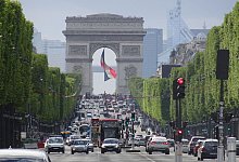 Wer mit dem Auto in Frankreich oder anderen Ländern unterwegs ist, sollte im Falle eines Unfalls Versicherungsdokumente dabei haben. - Andrea Warnecke/dpa-tmn