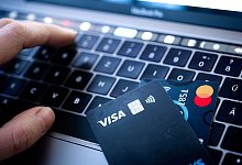 Online-Handel - Sina Schuldt/dpa