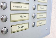 Familiennamen gibt es seit dem 12. Jahrhundert: Wissenschaftler gehen unseren Nachnamen jetzt auf den Grund. - picture alliance / Philipp Brandst&auml;dter/dpa