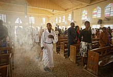 Eine Kirche in Nigeria (Archivbild). Der Norden des westafrikanischen Landes ist überwiegend muslimisch geprägt, der Süden dagegen überwiegend christlich. - Ben Curtis/AP/dpa
