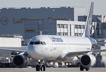 Lufthansa-Maschine - Boris Roessler/dpa