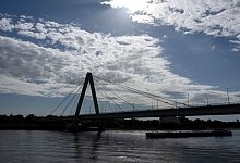 Sonne und Wolken in Köln - Rolf Vennenbernd/dpa