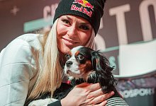 Lindsey Vonn und ihre H&uuml;ndin Lucy - picture alliance / Michael Kappeler/dpa