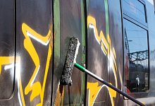 Graffiti-Entfernung bei der Bahn - Sebastian Willnow/dpa-Zentralbild/dpa