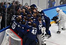 Die Finnen jubeln &uuml;ber Olympia-Gold. - Peter Kneffel/dpa