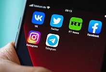 Auf dem Bildschirm eines Smartphones sind die Logos der Apps VKontakte (oben l-r), Twitter, RT News, Facebook, Instagram (unten l-r) und Telegram zu sehen. - Fernando Gutierrez-Juarez/dpa-Zentralbild/dpa