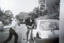 Der tats&auml;chliche Ablauf: Einzelne dem Gericht vorgelegte Bilder sprachenzun&auml;chst gegen zwei Angeklagte. Erst ein zun&auml;chst zur&uuml;ckgehaltenes Polizeivideo offenbarte den kompletten Verlauf der Verkehrskontrolle, bei der offenbar ein Polizist zuschlug. - Aufnahme: Polizei