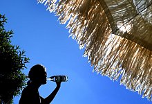 Erfrischung im Sonnenschein - Foto: Karl-Josef Hildenbrand