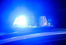 Blaulicht der Polizei - Julian Stratenschulte/dpa