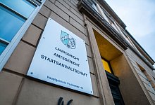 Prozess nach Tod einer Zwölfjährigen im Krankenhaus - Lino Mirgeler/dpa