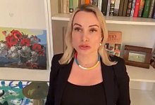 Marina Owsjannikowa hat in Russland im Fernsehen gegen den Krieg protestiert. - --/Twitter/dpa