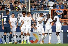 Doppel-Torsch&uuml;tze Sadio Man&eacute; (2.v.r.) und die Bayern setzten sich deutlich in Bochum durch. - Bernd Thissen/dpa