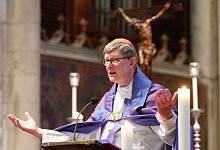 Kardinal Rainer Maria Woelki spricht ein Weihegebet f&uuml;r Russland und die Ukraine im K&ouml;lner Dom. - Henning Kaiser/dpa