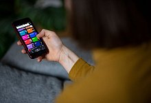 Streaming übers Smartphone - Foto: Fabian Sommer/dpa