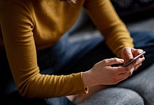 Smartphone-Apps von Banken und Finanzdienstleistern werden laut einer Umfrage von YouGov von rund einem Drittel der Erwachsenen in Deutschland aus Sicherheitsgründen eher abgelehnt. - Fabian Sommer/dpa