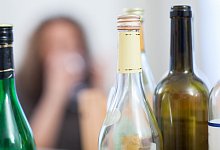 Trinken zu Hause: W&auml;hrend der beiden Lockdowns hat sich der Alkoholkonsum in die eigenen vier W&auml;nde verlagert. - Verwendung weltweit