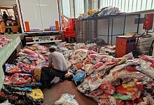 Gefälschte Markenkleidung sichergestellt - Serbische Polizei/EUIPO/dpa