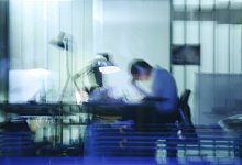 Lebenszufriedenheit deutscher Besch&auml;ftigter bricht ein - Wolfram Steinberg/dpa