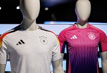 Trikots der Fu&szlig;ball-Nationalmannschaft - Daniel Karmann/dpa