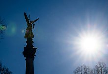 Kalendarischer Frühlingsanfang - München - Peter Kneffel/dpa