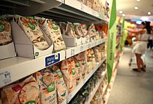 Lebensmittel im Drogeriemarkt - Federico Gambarini/dpa