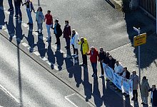 Menschenkette für Demokratie und gegen die AfD - Christoph Reichwein/dpa
