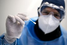 Abstrich - Foto: Britta Pedersen/dpa-Zentralbild/dpa