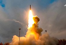 Start einer russischen Interkontinentalrakete - Uncredited/Russian Defense Ministry Press via AP/dpa