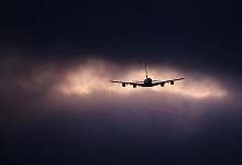 Ein Flugzeug im Himmel - Christian Charisius/dpa/dpa-tmn
