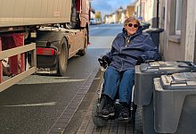 Rollstuhl-Nutzerin Renate Müller - Annika Langhagel