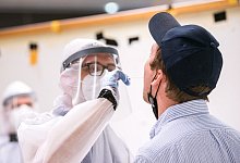 Testpflicht f&uuml;r R&uuml;ckkehrer - Foto: Daniel Bockwoldt/dpa