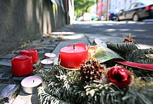 Kerzen erinnern an den Tod des 16-j&auml;hrigen Jugendlichen in Dortmund. - Bernd Thissen/dpa