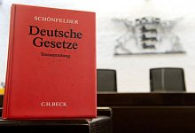 Gericht: Deutsche Gesetze - Symbolbild