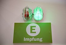 Freiheitsrechte f&uuml;r Geimpfte und Genesene - Foto: Christopher Neundorf/dpa