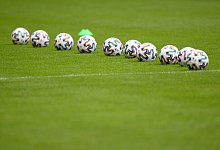 Fu&szlig;b&auml;lle - Robert Michael/dpa-Zentralbild/dpa