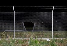 Klimaaktivisten protestieren am Flughafen Leipzig/ Halle - Julius-Christian Schreiner/dpa