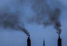 Umweltbelastung durch Schiffsabgase - Jens B&uuml;ttner/dpa