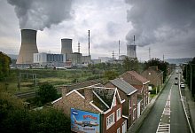 Das Atomkraftwerk Tihange in Huy. Belgien will den Atomausstieg um zehn Jahre verschieben. - Oliver Berg/dpa