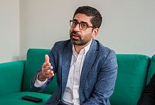 Mansoori auf dem Gr&uuml;nen Sofa - Andreas Arnold/dpa