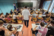 Sch&uuml;lerinnen und Sch&uuml;ler im Unterricht - Wolfram Kastl/dpa