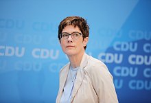 AKK - Michael Kappeler/dpa