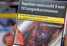 Schockfotos auf Zigarettenschachteln - Foto: Daniel Bockwoldt/dpa