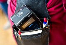 Kartenlesegerät eines Cafés - Sina Schuldt/dpa/dpa-tmn