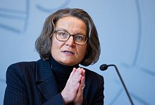 Ina Scharrenbach - Rolf Vennenbernd/dpa